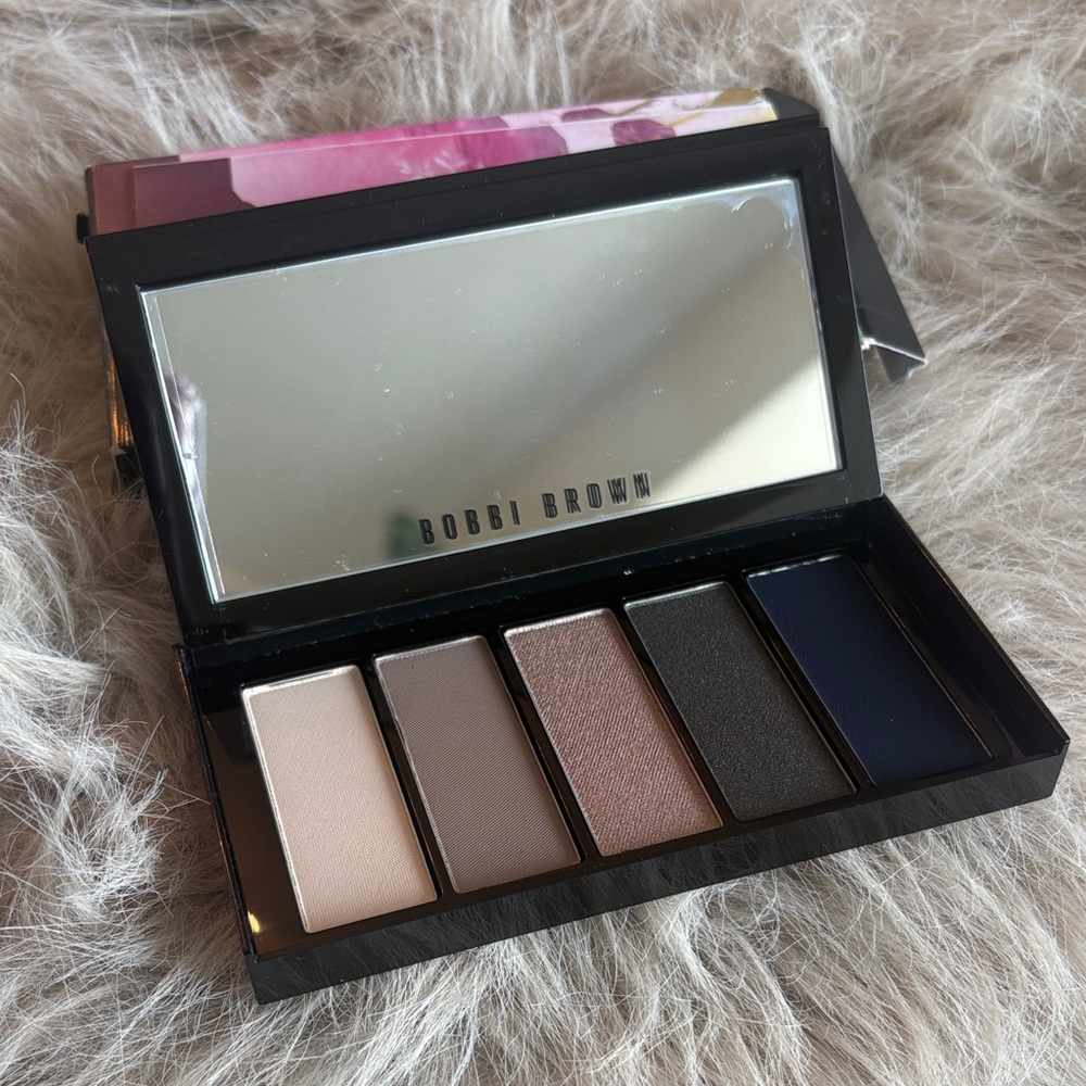 Bobbi Brown Neutral Eyeshadow Palette with Pink-Brown-Grey-Black Shades